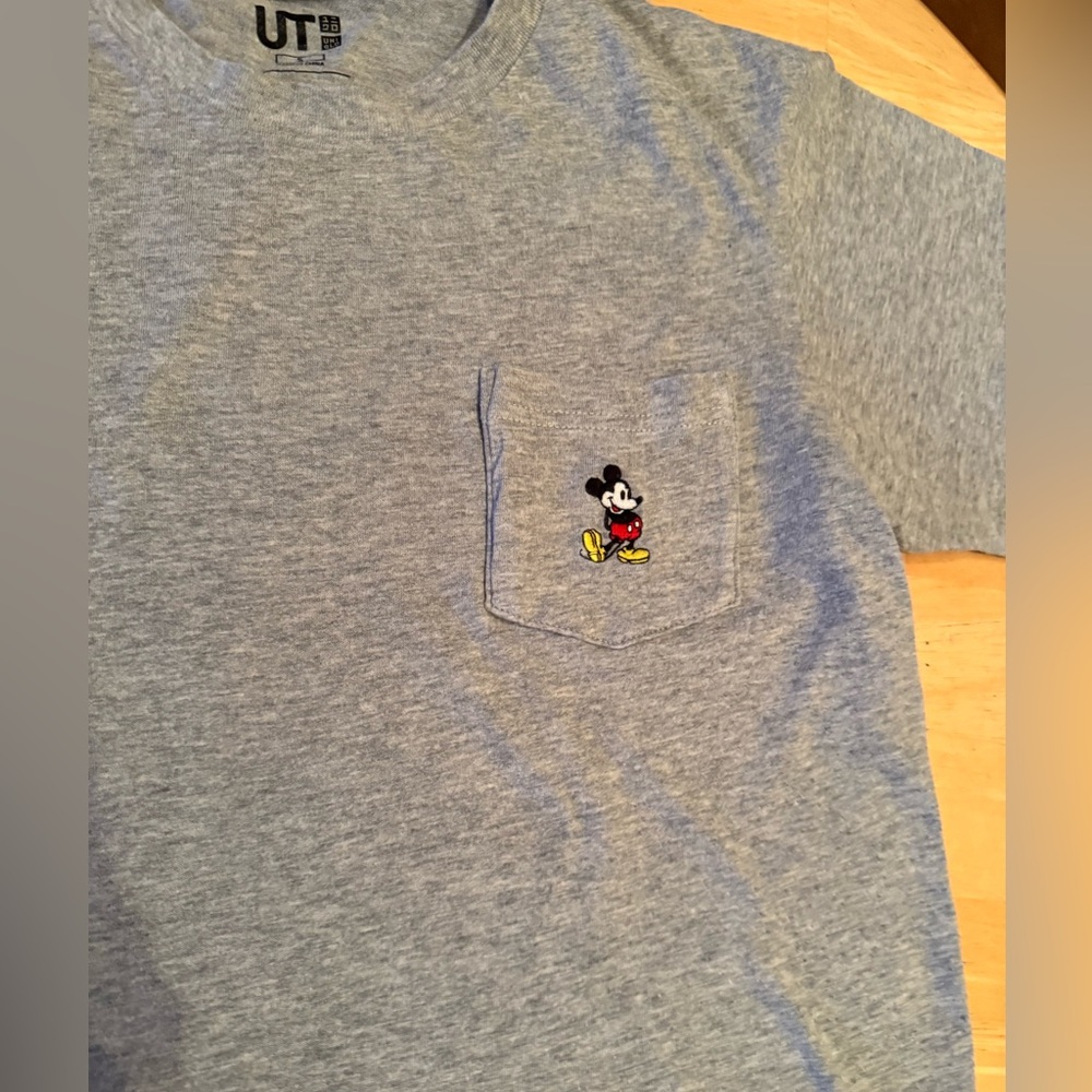 Uniqlo Mickey Mouse T-shirt - Adorable 🥰 In Excellent Condition Size Small
